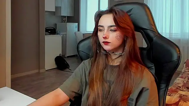 Snapshot of SilverDream chatting on February 9, 2025, 4:57 am SilverDream online show from February 9, 2025, 4:57 am