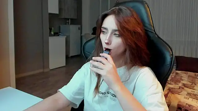 Snapshot of SilverDream chatting on February 11, 2025, 1:41 am SilverDream online show from February 11, 2025, 1:41 am