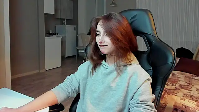 Snapshot of SilverDream chatting on February 12, 2025, 11:41 pm SilverDream online show from February 12, 2025, 11:41 pm