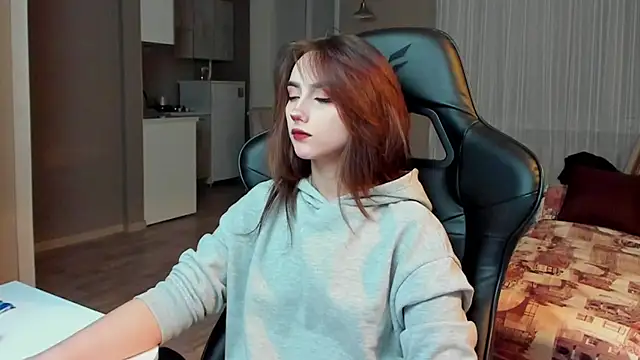 Snapshot of SilverDream chatting on February 13, 2025, 2:45 am SilverDream online show from February 13, 2025, 2:45 am