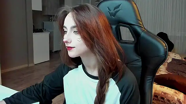 Snapshot of SilverDream chatting on February 19, 2025, 12:35 am SilverDream online show from February 19, 2025, 12:35 am