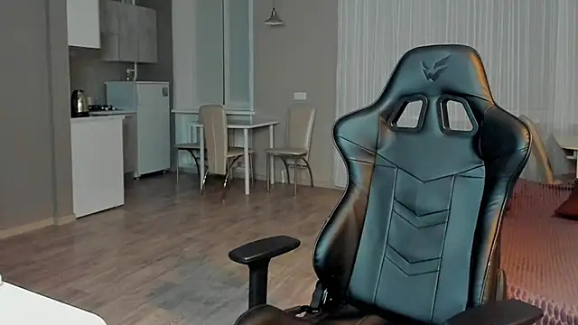 Snapshot of SilverDream chatting on February 23, 2025, 9:26 pm SilverDream online show from February 23, 2025, 9:26 pm