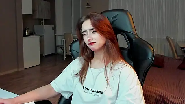 Snapshot of SilverDream chatting on February 24, 2025, 10:47 pm SilverDream online show from February 24, 2025, 10:47 pm