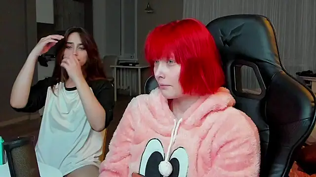 Snapshot of SilverDream chatting on March 19, 2025, 10:42 pm SilverDream online show from March 19, 2025, 10:42 pm