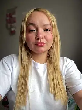 Naiara Sex  online show from April 19, 2026, 6:10 pm