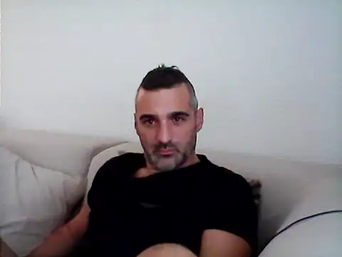 Snapshot of Assodispade3 chatting on November 5, 2025, 10:37 am Assodispade3 online show from November 5, 2025, 10:37 am