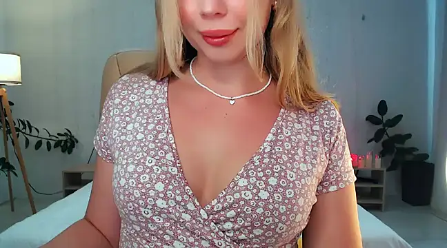 Snapshot of NaughtyNylonFeet chatting on December 27, 2024, 7:29 am NaughtyNylonFeet online show from December 27, 2024, 7:29 am