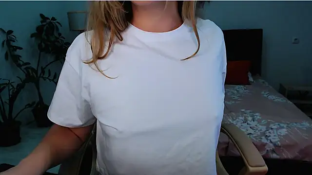 Snapshot of NaughtyNylonFeet chatting on February 5, 2025, 2:51 am NaughtyNylonFeet online show from February 5, 2025, 2:51 am