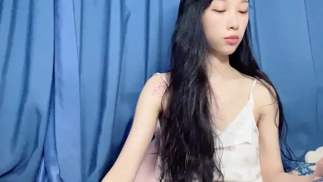 Lili-2 online show from April 3, 2026, 2:04 pm