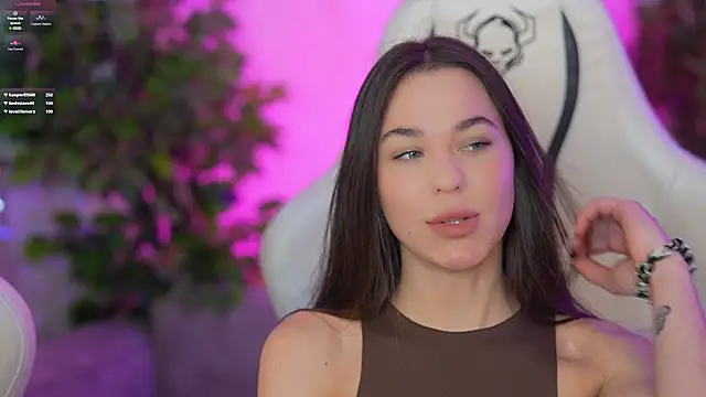 Julia  Star  online show from February 15, 2025, 3:28 pm