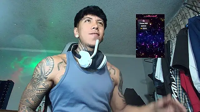 Nickhot0609 online show from November 28, 2025, 12:35 am