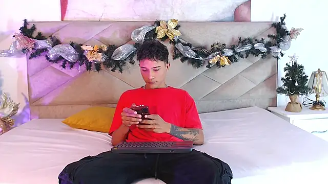 Edward Milleer online show from December 7, 2024, 3:04 am