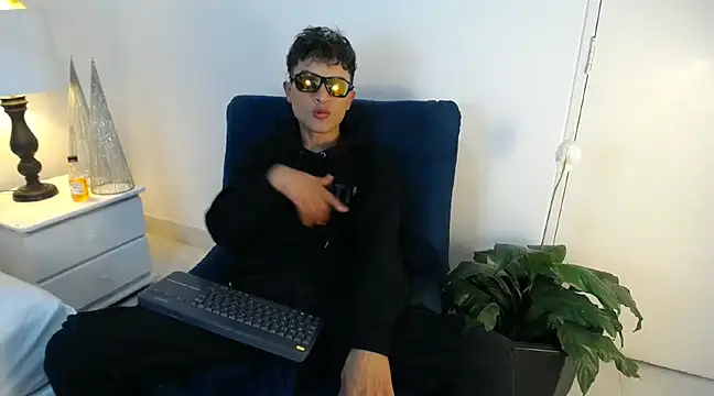 Edward Milleer online show from December 21, 2024, 3:25 am