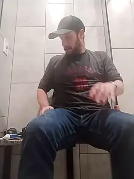 Snapshot of axelongshaft69 chatting on December 16, 2024, 6:16 pm axelongshaft69 online show from December 16, 2024, 6:16 pm