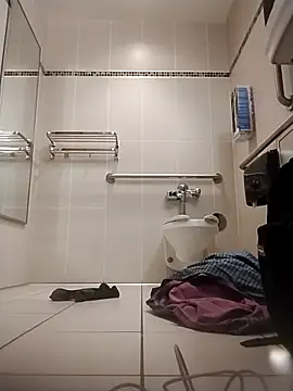 Snapshot of axelongshaft69 chatting on December 3, 2025, 11:36 pm axelongshaft69 online show from December 3, 2025, 11:36 pm