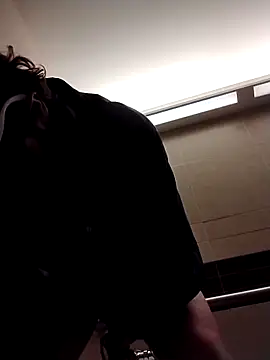 Snapshot of axelongshaft69 chatting on December 19, 2025, 5:47 am axelongshaft69 online show from December 19, 2025, 5:47 am