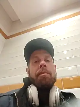 axelongshaft69 online show from April 5, 2026, 11:51 am