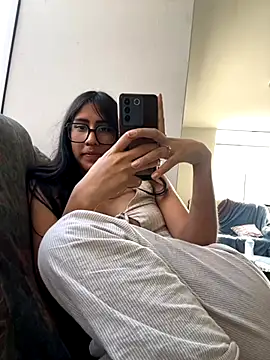 AleFantasy0001 online show from September 19, 2025, 8:53 pm