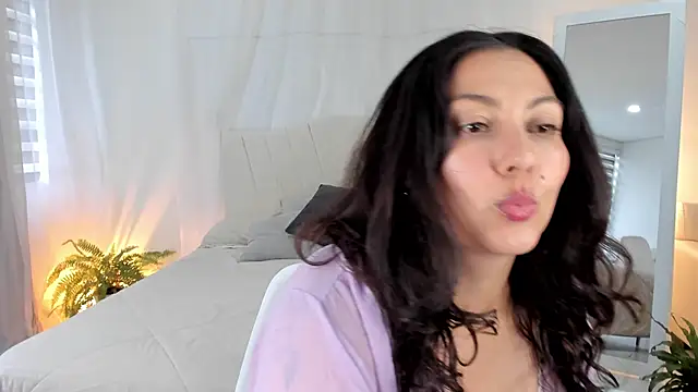 karla paradise  online show from November 27, 2025, 7:05 pm