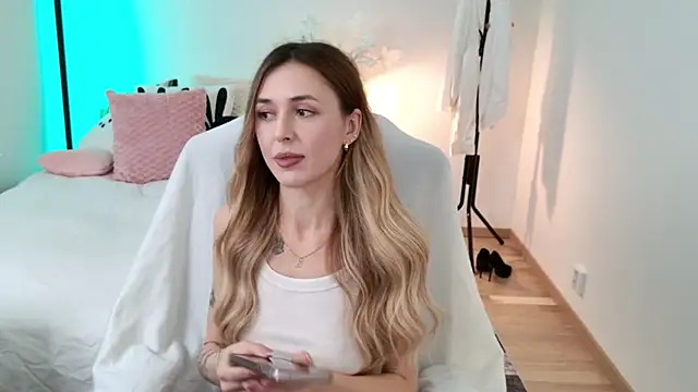 Snapshot of Sophie_Enzo chatting on January 17, 2025, 8:34 am Sophie Enzo online show from January 17, 2025, 8:34 am