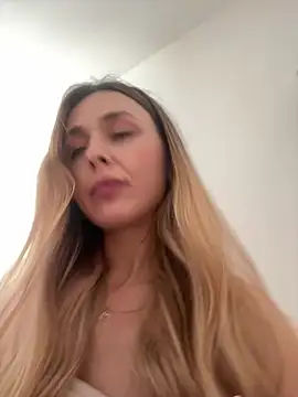 Snapshot of Sophie_Enzo chatting on January 20, 2025, 12:18 pm Sophie Enzo online show from January 20, 2025, 12:18 pm