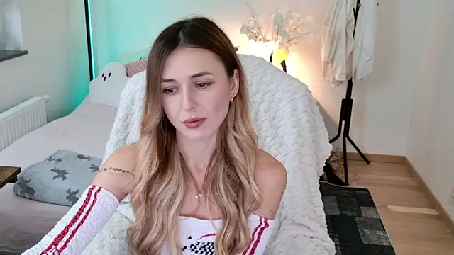 Snapshot of Sophie_Enzo chatting on January 26, 2025, 11:18 pm Sophie Enzo online show from January 26, 2025, 11:18 pm