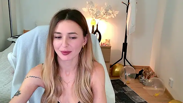 Snapshot of Sophie_Enzo chatting on February 2, 2025, 1:45 am Sophie Enzo online show from February 2, 2025, 1:45 am