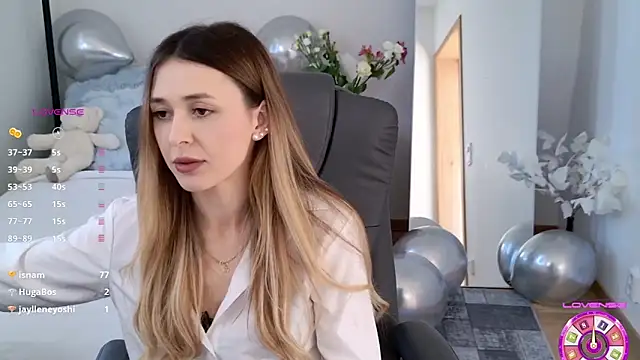 Snapshot of Sophie_Enzo chatting on March 20, 2025, 12:11 pm Sophie Enzo online show from March 20, 2025, 12:11 pm