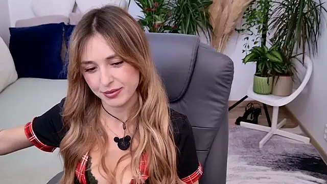 Snapshot of Sophie_Enzo chatting on September 20, 2025, 9:05 pm Sophie Enzo online show from September 20, 2025, 9:05 pm