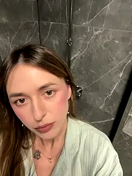Snapshot of Sophie_Enzo chatting on October 16, 2025, 8:10 pm Sophie Enzo online show from October 16, 2025, 8:10 pm