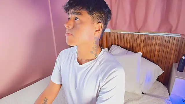 kiing azahell online show from April 3, 2026, 1:36 am