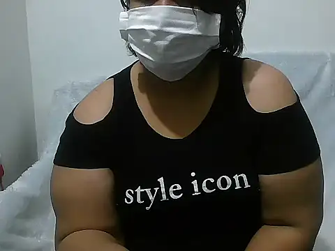 Snapshot of Queen_of_boobs01 chatting on December 31, 2024, 2:58 pm Queen of boobs01 online show from December 31, 2024, 2:58 pm