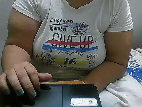 Snapshot of Queen_of_boobs01 chatting on January 15, 2025, 4:54 pm Queen of boobs01 online show from January 15, 2025, 4:54 pm