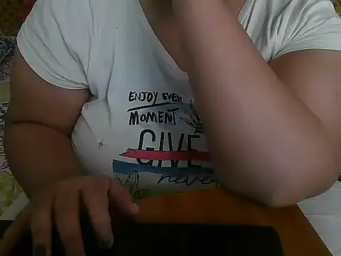 Snapshot of Queen_of_boobs01 chatting on January 16, 2025, 9:05 am Queen of boobs01 online show from January 16, 2025, 9:05 am