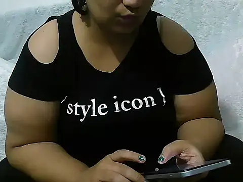 Snapshot of Queen_of_boobs01 chatting on January 19, 2025, 2:17 pm Queen of boobs01 online show from January 19, 2025, 2:17 pm