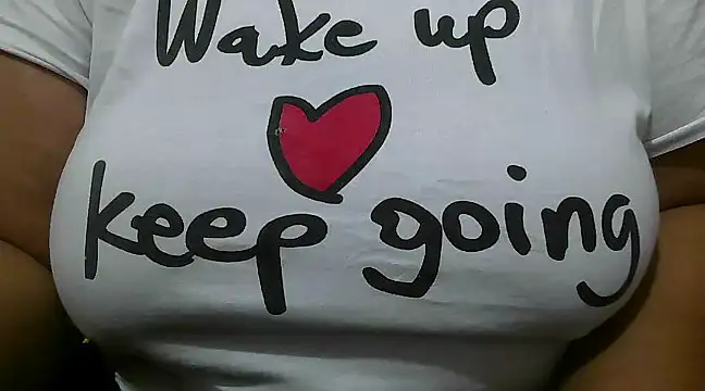 Snapshot of Queen_of_boobs01 chatting on January 28, 2025, 10:45 am Queen of boobs01 online show from January 28, 2025, 10:45 am