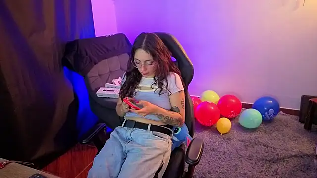 katianzayn online show from September 18, 2025, 5:20 am