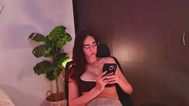 Snapshot of Scarlett_grand chatting on June 28, 2026, 3:40 pm Scarlett grand online show from June 28, 2026, 3:40 pm