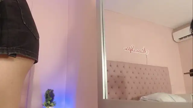 alice sofia online show from November 19, 2025, 1:44 pm