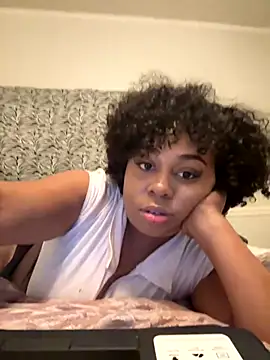 camiliaskye online show from October 10, 2025, 3:27 am