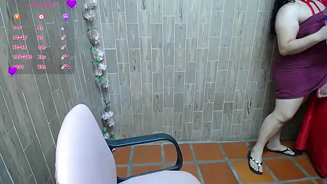 solyeria online show from October 3, 2025, 11:57 pm