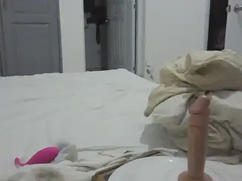 Snapshot of adele-33 chatting on February 5, 2025, 10:55 pm adele-33 online show from February 5, 2025, 10:55 pm