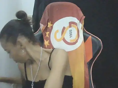 Snapshot of adele-33 chatting on November 16, 2025, 10:59 pm adele-33 online show from November 16, 2025, 10:59 pm