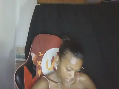 Snapshot of adele-33 chatting on November 17, 2025, 3:18 pm adele-33 online show from November 17, 2025, 3:18 pm