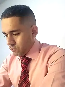 Snapshot of CRISTHIAN_GREY01 chatting on January 22, 2025, 2:46 pm CRISTHIAN GREY01 online show from January 22, 2025, 2:46 pm