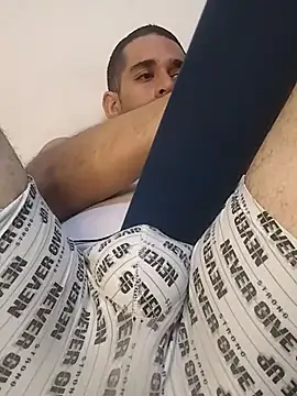 Snapshot of CRISTHIAN_GREY01 chatting on March 23, 2025, 6:26 am CRISTHIAN GREY01 online show from March 23, 2025, 6:26 am