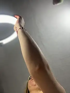 imlindapink online show from March 6, 2026, 9:22 pm