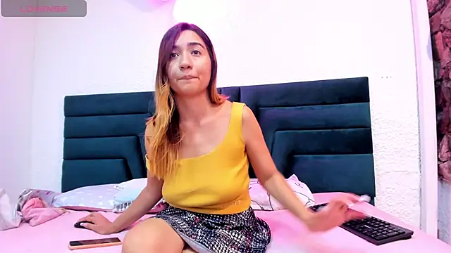 LisaWhite  online show from December 1, 2024, 9:15 pm