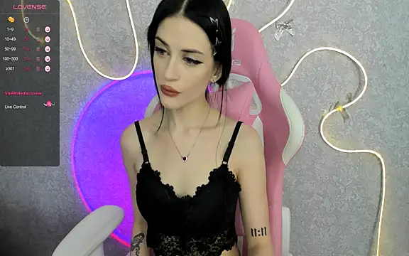 Molly Crystall online show from March 29, 2026, 3:39 am