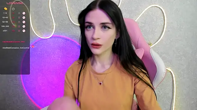 Molly Crystall online show from May 18, 2026, 3:13 am